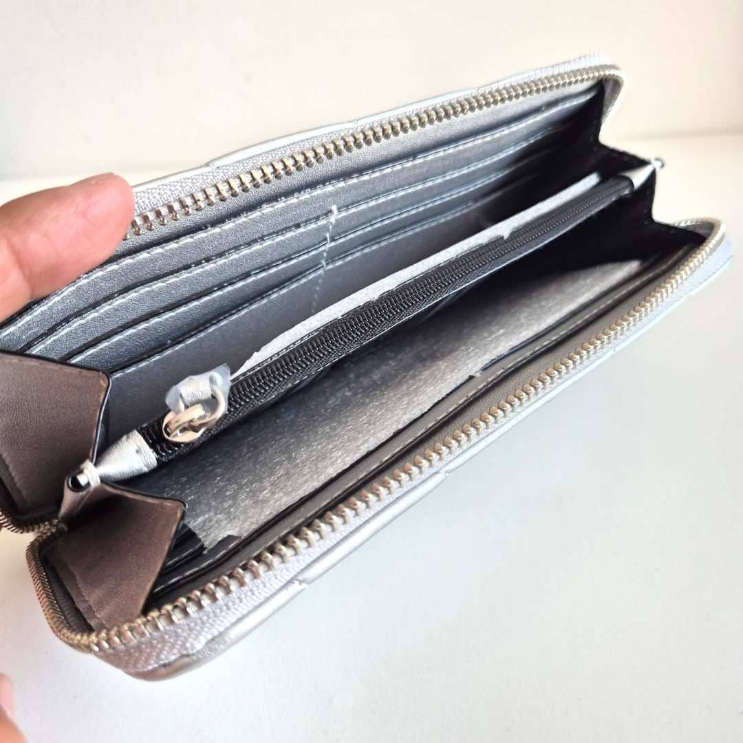 Cartera en cierre plata