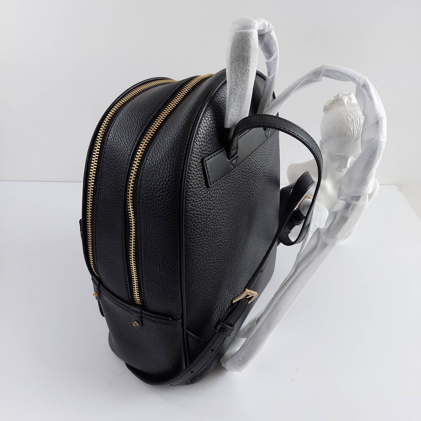 Mochila mediana piel Adina negro.
